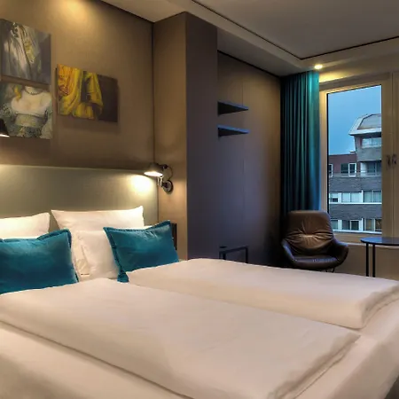 Hotel One Amsterdam-waterlooplein 3*