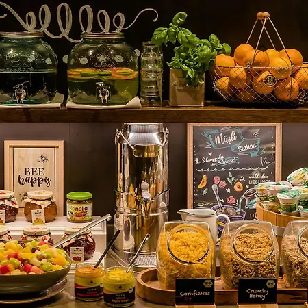 Otel One Amsterdam-waterlooplein 3*