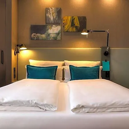 Otel One Amsterdam-waterlooplein 3*