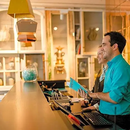 One Amsterdam-waterlooplein 3*