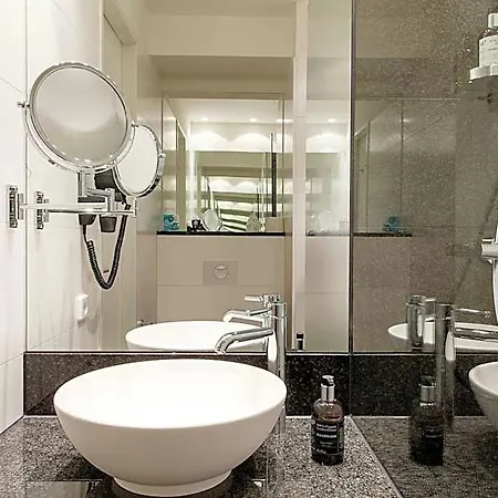 Otel One Amsterdam-waterlooplein 3*