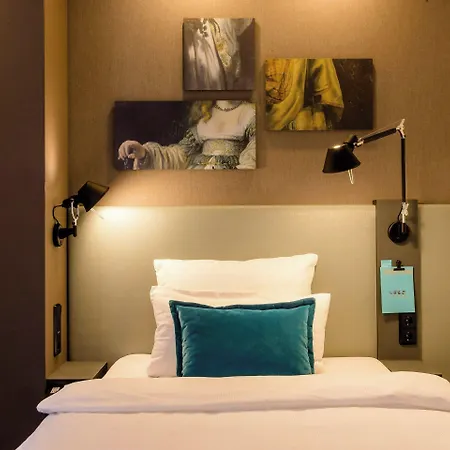One Amsterdam-waterlooplein 3* Amsterdam