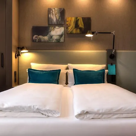 One Amsterdam-waterlooplein 3*